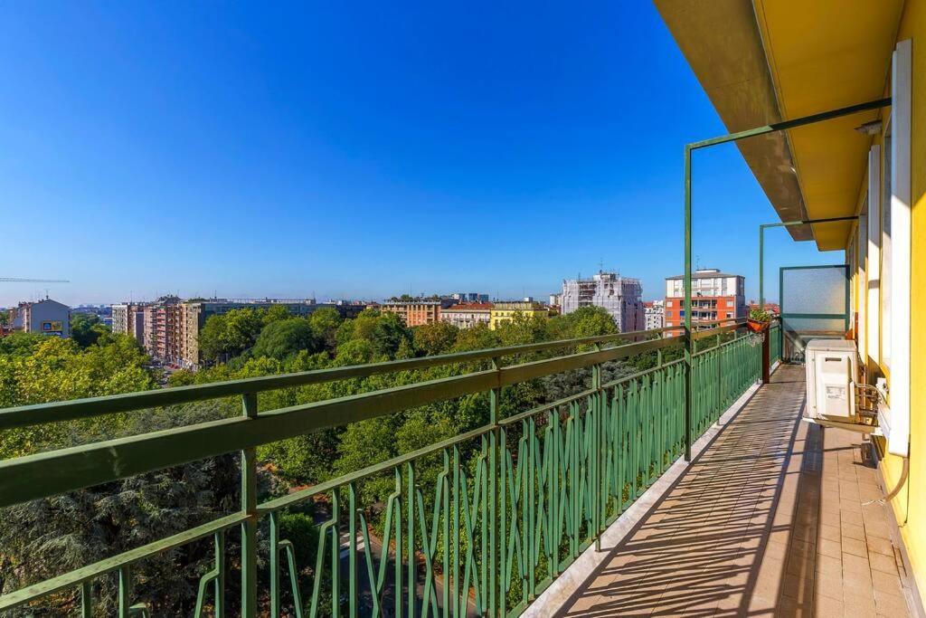 Sunny & Updated Flat With Panoramic City View 50M From M4 Stop Milano Dış mekan fotoğraf