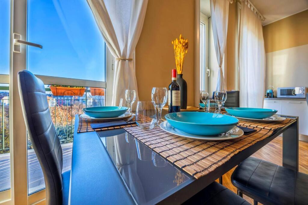 Sunny & Updated Flat With Panoramic City View 50M From M4 Stop Milano Dış mekan fotoğraf