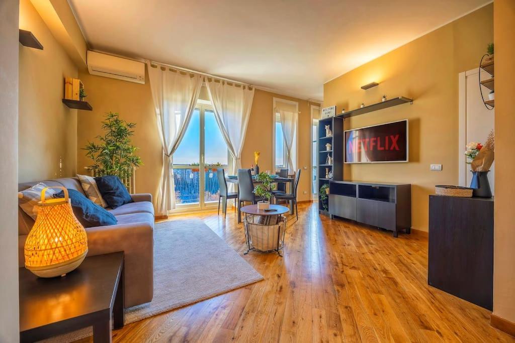 Sunny & Updated Flat With Panoramic City View 50M From M4 Stop Milano Dış mekan fotoğraf