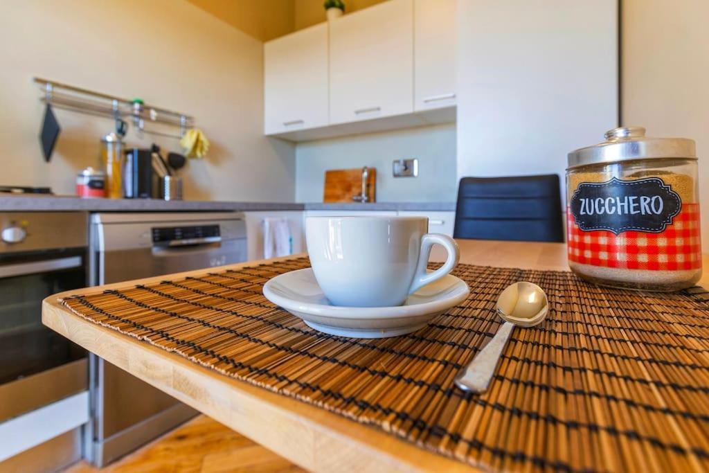 Sunny & Updated Flat With Panoramic City View 50M From M4 Stop Milano Dış mekan fotoğraf