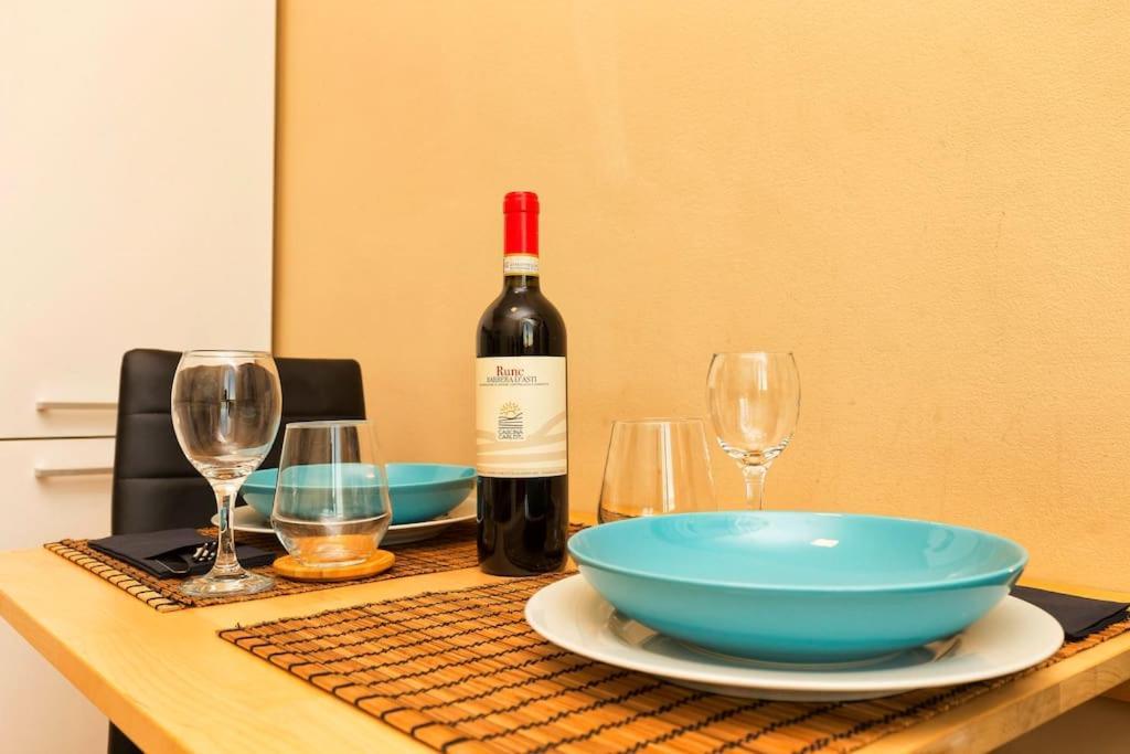 Sunny & Updated Flat With Panoramic City View 50M From M4 Stop Milano Dış mekan fotoğraf