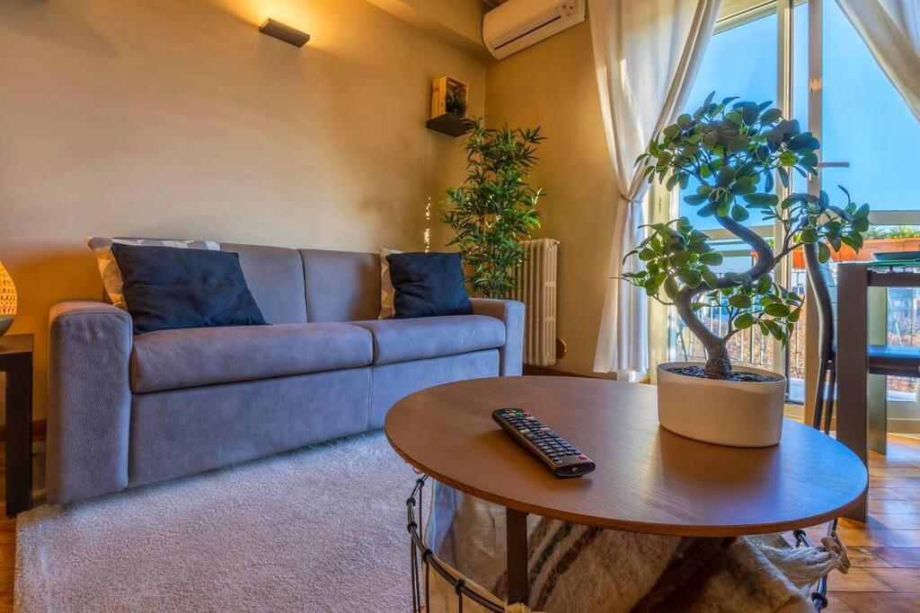 Sunny & Updated Flat With Panoramic City View 50M From M4 Stop Milano Dış mekan fotoğraf