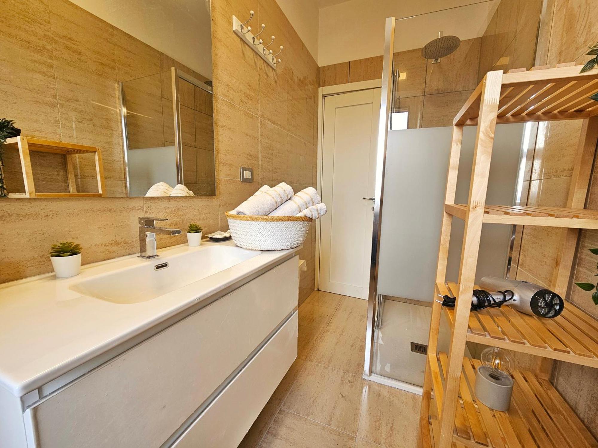 Sunny & Updated Flat With Panoramic City View 50M From M4 Stop Milano Dış mekan fotoğraf